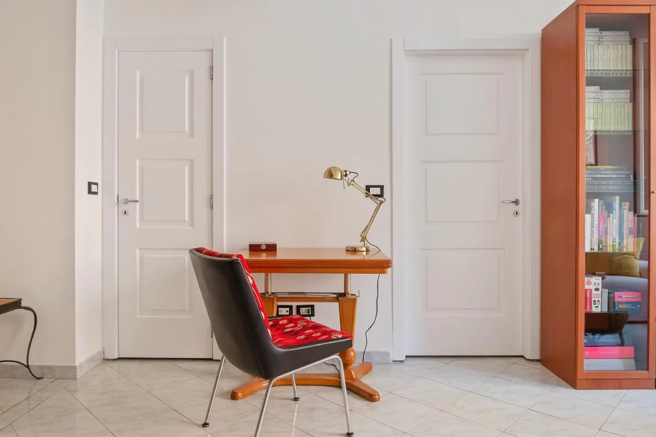 Stazione Centrale Cozy And Functional Flat Milão Apartamento